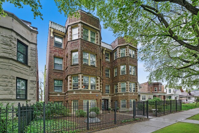 Building Photo - 306 S Kenilworth Ave