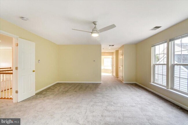 Building Photo - 240 Davis St