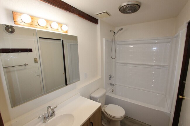Building Photo - Charming 2 Bedroom Home in Lower Greenlaw | Large Fenced Yard