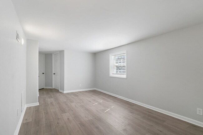 Building Photo - 1144 N Austin Blvd