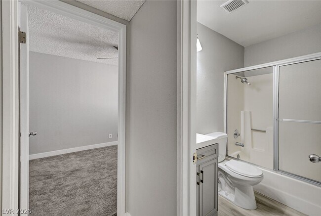 Building Photo - 1305 Kari Lee Ct