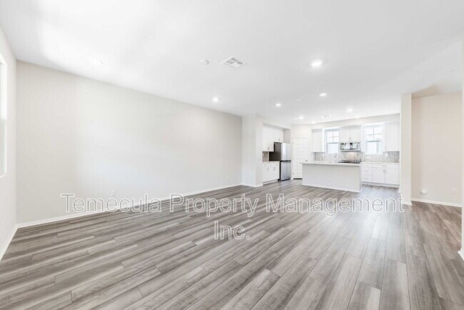 Building Photo - 28048 Oakdale Dr