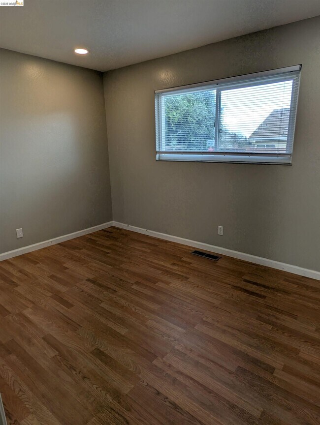 Building Photo - 1504 Mission Dr