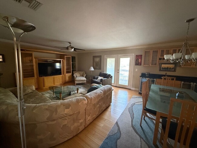 Building Photo - Beautiful 2BR/2BA Condo Centrally located in Sarasota!