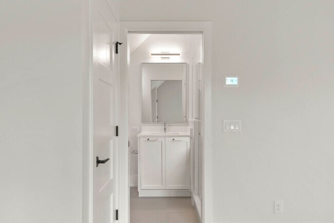 Building Photo - 3222 Holliday Ave