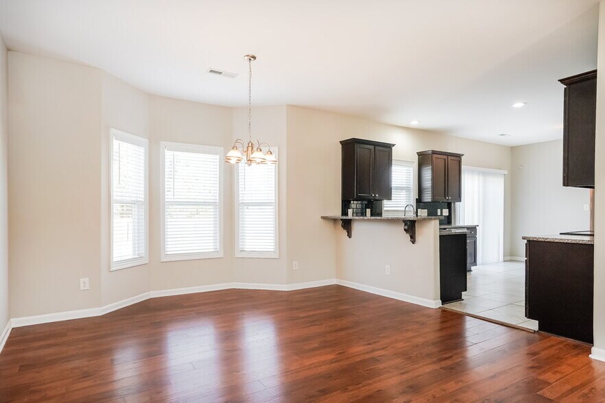 Building Photo - 229 Darecrest Ln