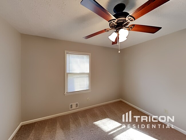Building Photo - 143 Aspen Ct