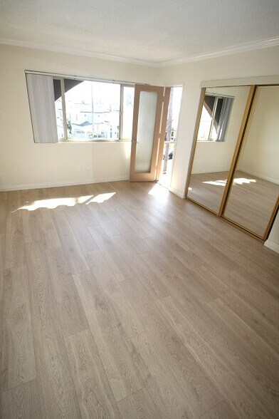 Building Photo - 301 Knob Hill Ave