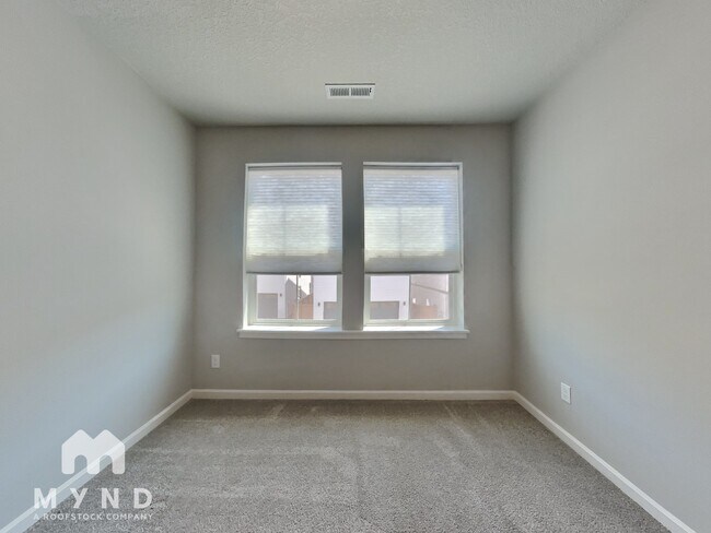 Building Photo - 4151 SE Fortress Ln