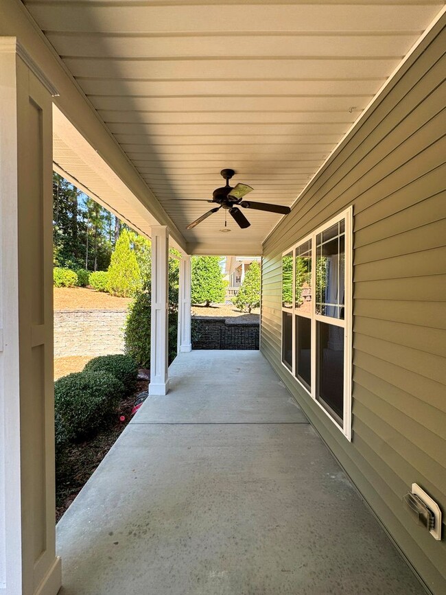 Building Photo - Gorgeous 4 Bed 2.5 Bath Home in Pinehurst