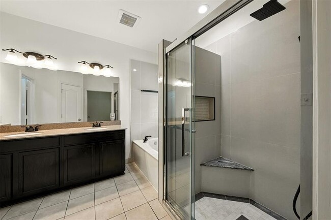 Building Photo - 9219 Gilbert Hollow Dr