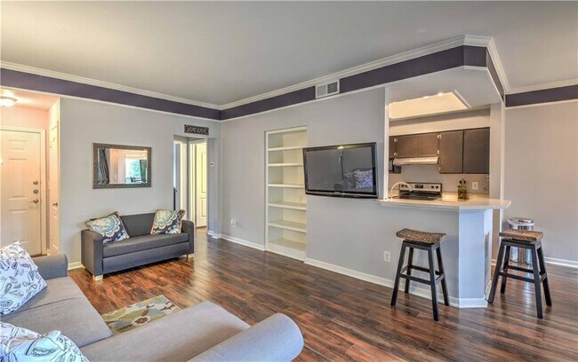 Building Photo - 6000 Shepherd Mountain Cove