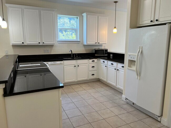 Building Photo - 118 Spires Ln