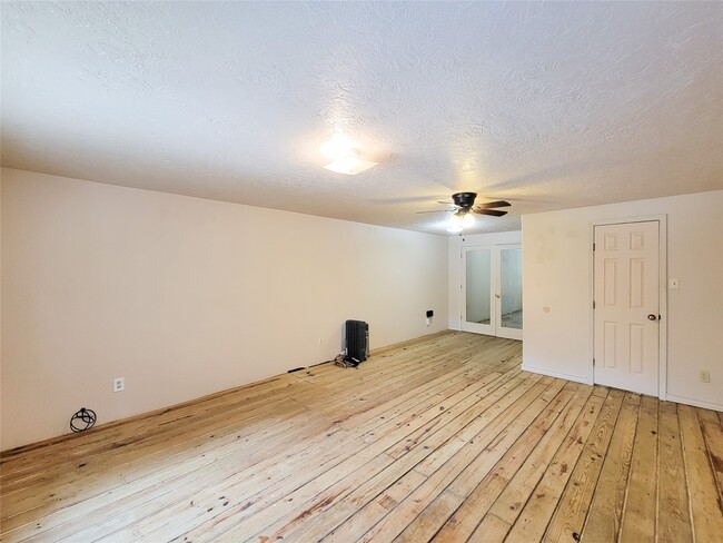 Building Photo - 13200 Young Sam Rd