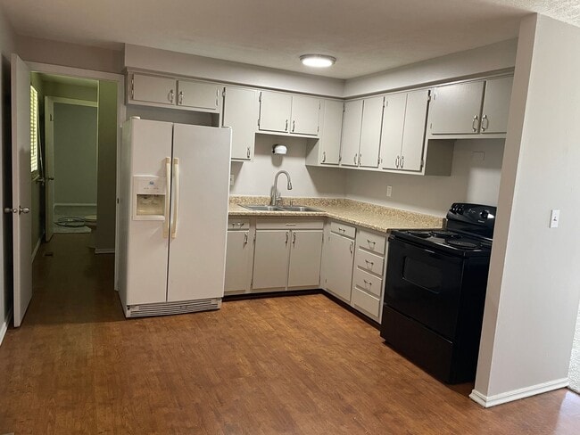 Building Photo - 4 Bedroom Home in Huber Heights