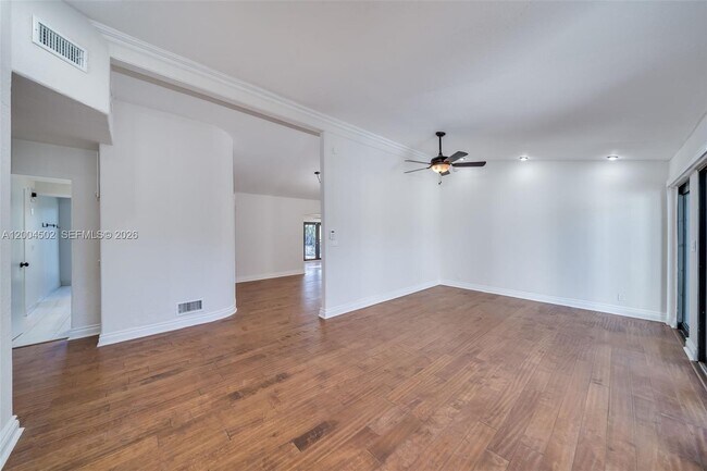 Building Photo - 1704 SW 5th Ct