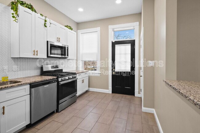 Building Photo - 2137 Russell Blvd