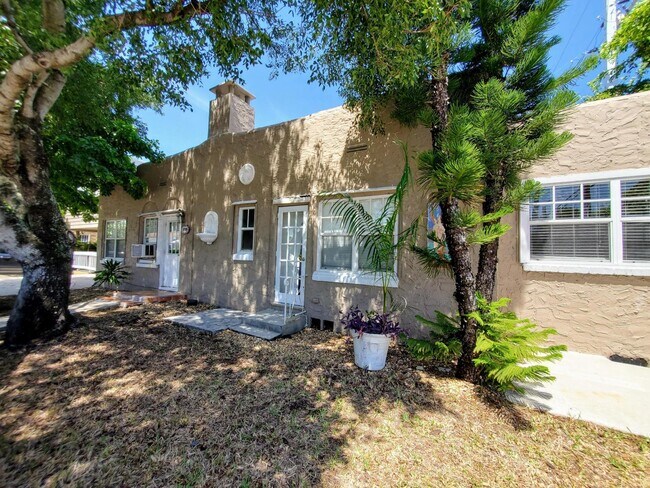 Building Photo - 301 Central Dr