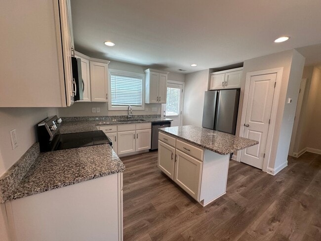 Building Photo - Modern 3BR/2.5BA Duplex – Perfect Location...