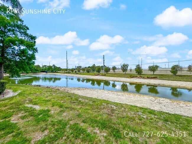 Building Photo - 1400 Gandy Blvd N