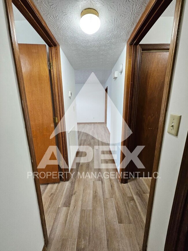 Building Photo - Cute 2 Bd - 1 Ba Single Family Brick Home ...