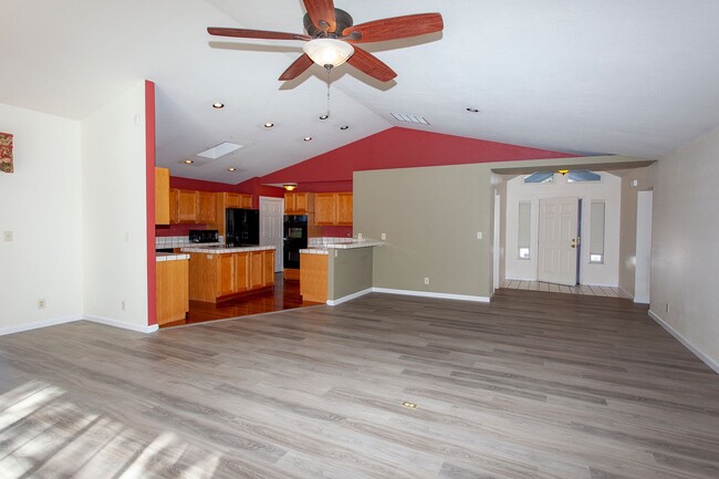 Building Photo - 3654 Hemlock Way