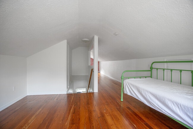 Building Photo - 1056 Stevens St