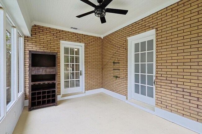 Building Photo - 5620 Richmond Ave