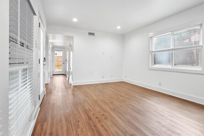 Building Photo - 2709 Parker Ln