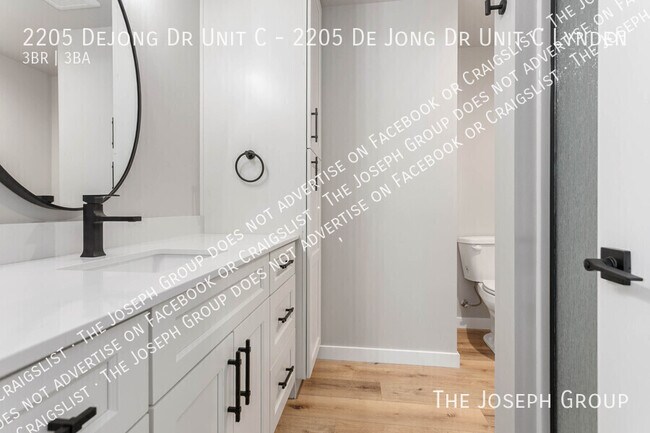 Building Photo - 2205 Dejong Dr Unit C