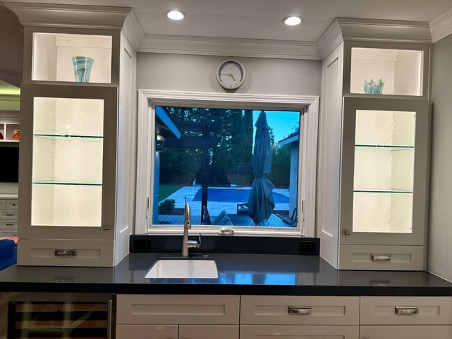 Building Photo - 14421 Lenray Ave