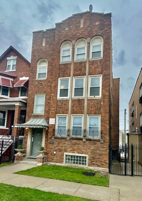 Primary Photo - 8204 S Exchange Ave