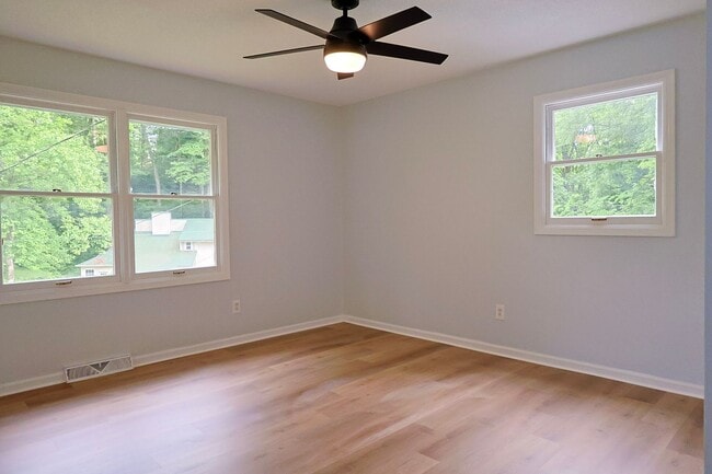 Building Photo - nice renovated 4 Bed 3 Bath