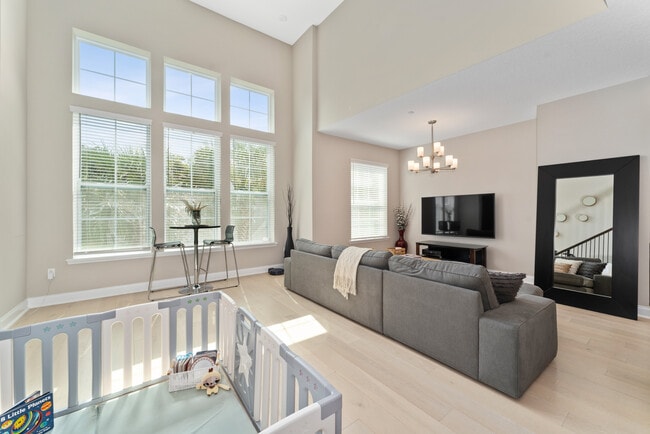 Building Photo - 115 E Concord St