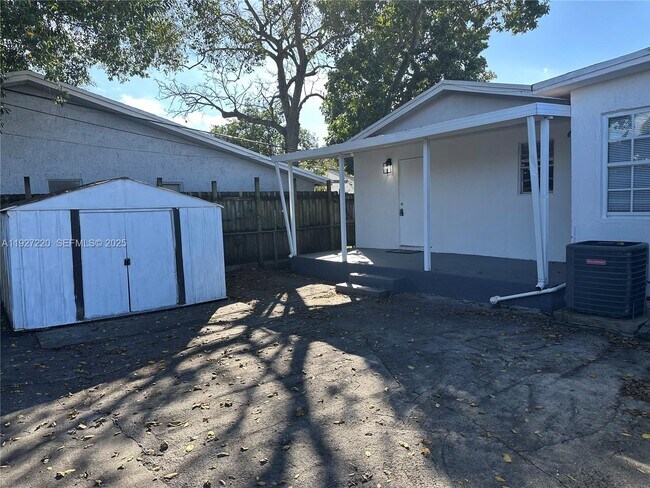 Building Photo - 1920 NW 4th St