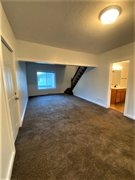 Living room - 6511 Cedar St