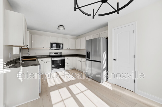 Building Photo - 7411 Cascade Meadows Way