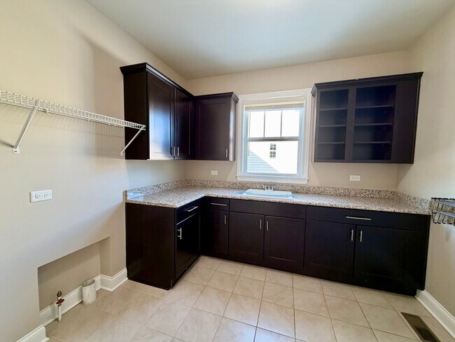 Building Photo - 3907 Nannyberry St