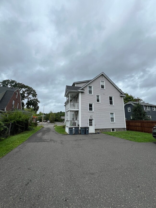 Building Photo - 73 Lamb St