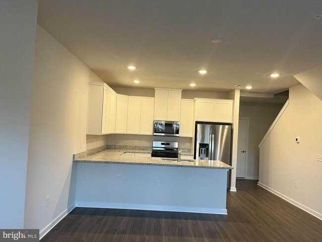 Building Photo - 777 Platinum Dr