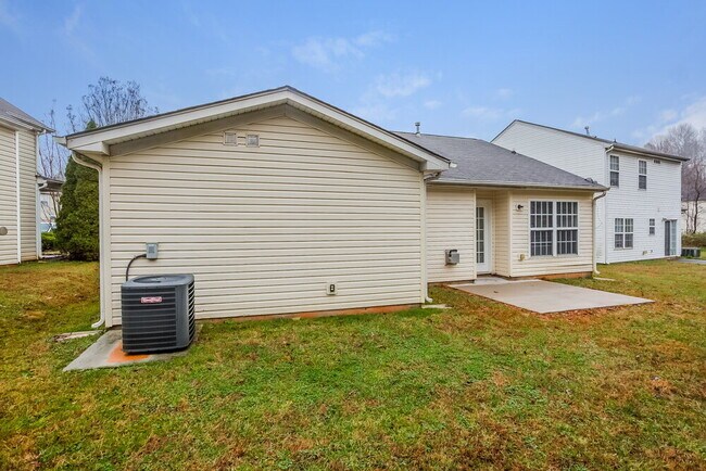Building Photo - 333 Winding Canyon Dr
