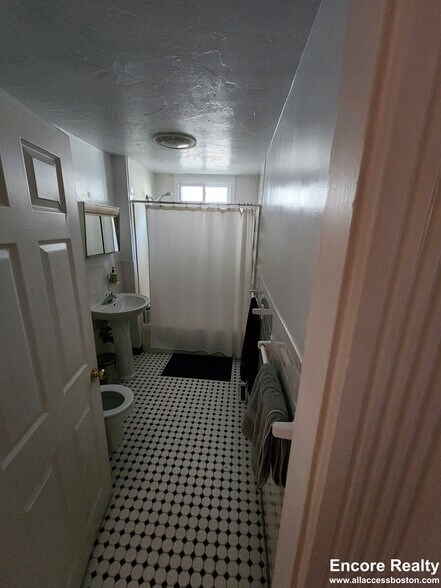 Building Photo - 51 Gardner St