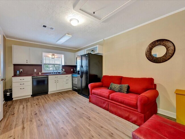 Building Photo - 683 Water View Dr