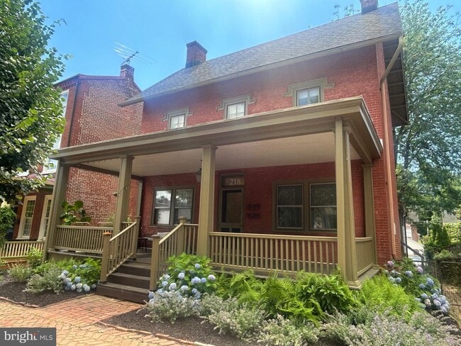 Building Photo - 218 W Barnard St