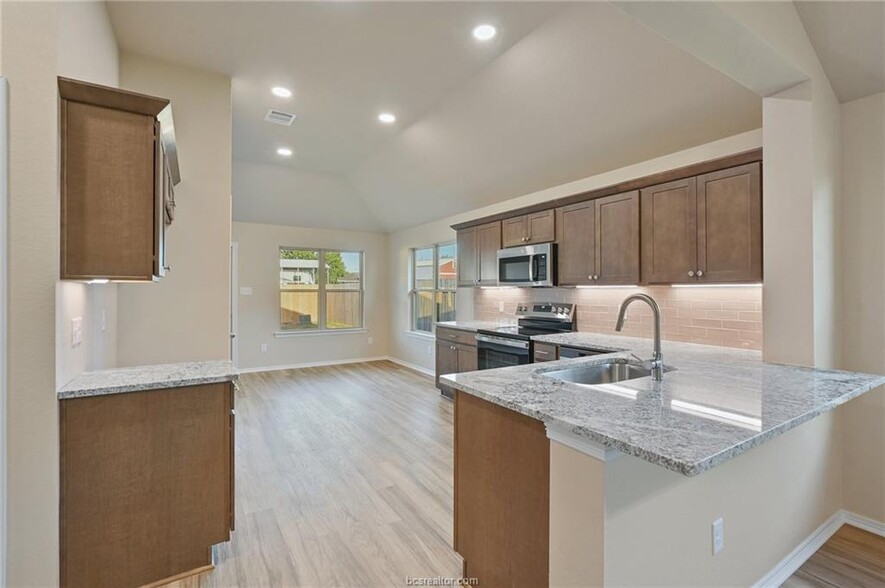 Building Photo - 2812 Messenger Way