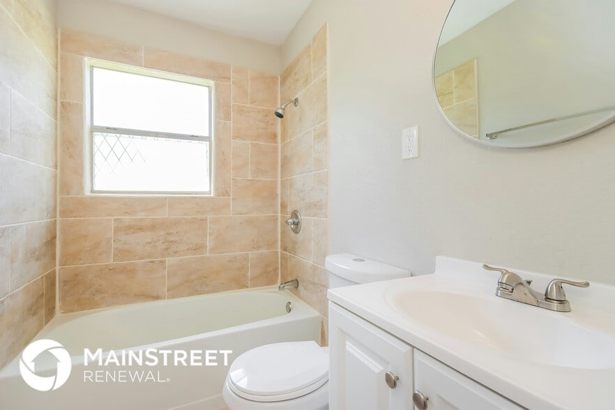 Building Photo - 8006 Lynette St