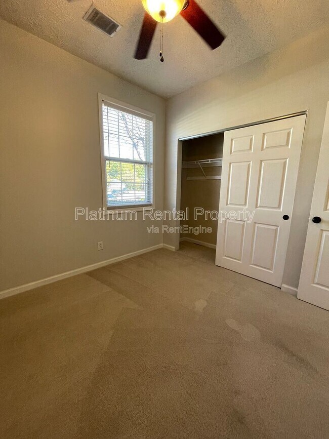 Building Photo - 301 Harmony Ct