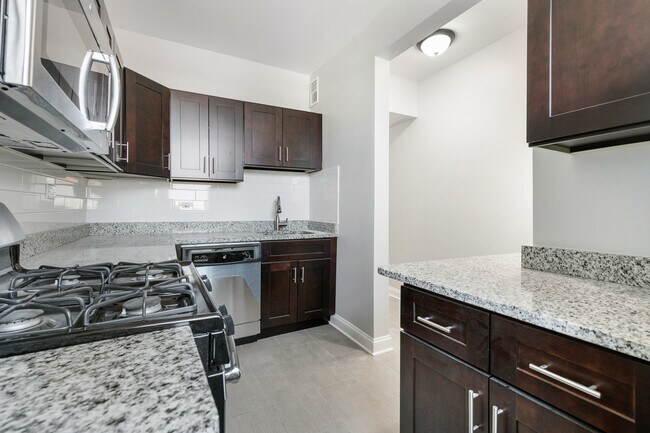 Building Photo - 1110 W Glenlake Ave