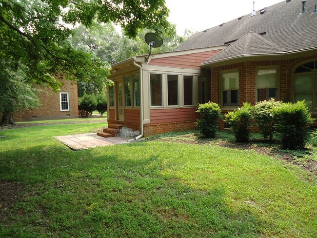 Building Photo - GATLING POINTE
