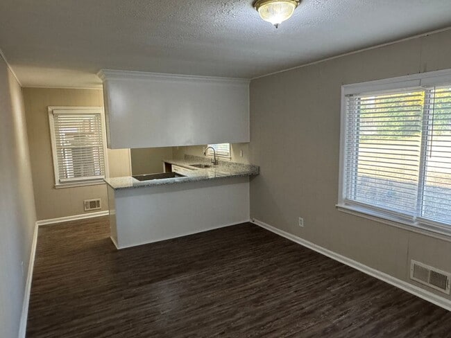 Building Photo - 437 Lockridge Ln